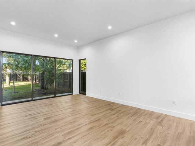 2285 SW 17th Ter, Miami, FL 33145