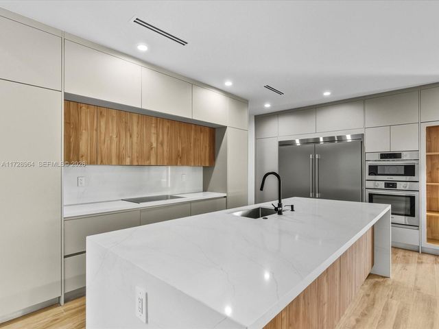 2285 SW 17th Ter, Miami, FL 33145