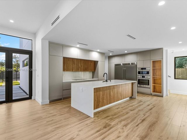 2285 SW 17th Ter, Miami, FL 33145