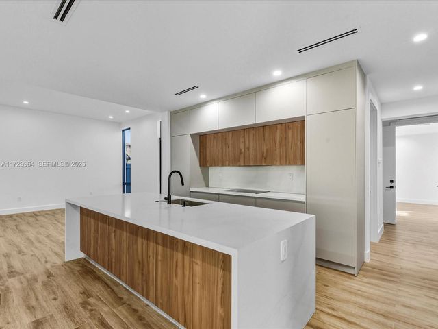 2285 SW 17th Ter, Miami, FL 33145