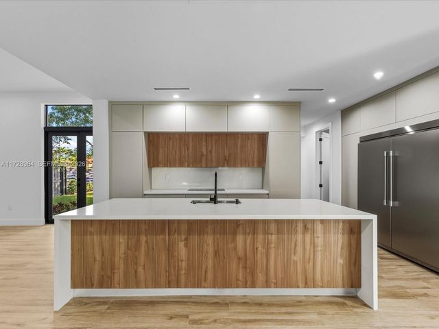 2285 SW 17th Ter, Miami, FL 33145