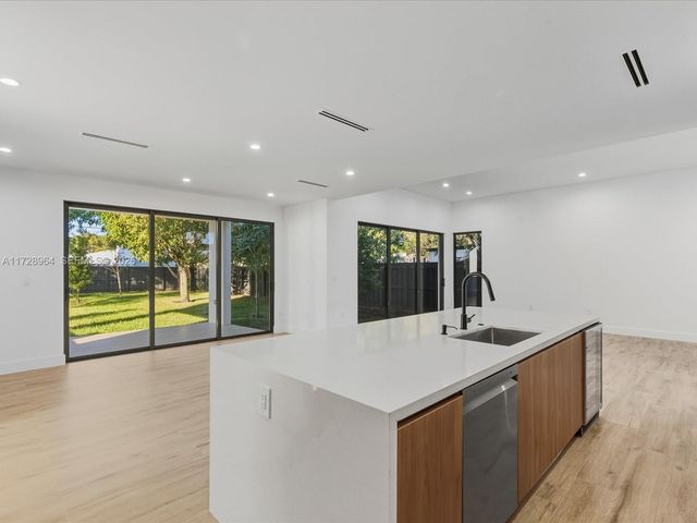 2285 SW 17th Ter, Miami, FL 33145