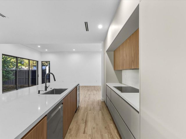 2285 SW 17th Ter, Miami, FL 33145