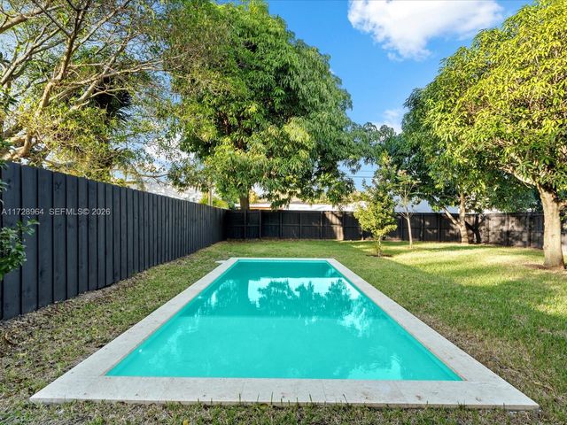 2285 SW 17th Ter, Miami, FL 33145