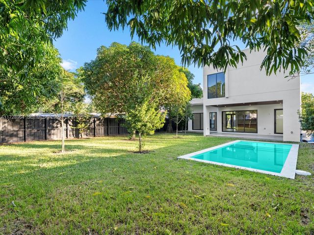 2285 SW 17th Ter, Miami, FL 33145