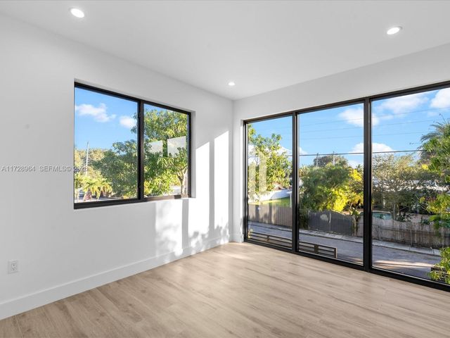 2285 SW 17th Ter, Miami, FL 33145