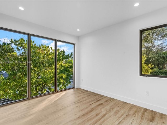 2285 SW 17th Ter, Miami, FL 33145