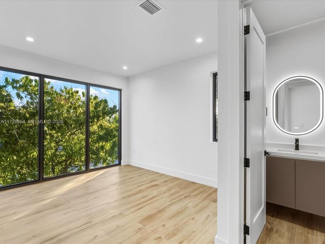 2285 SW 17th Ter, Miami, FL 33145