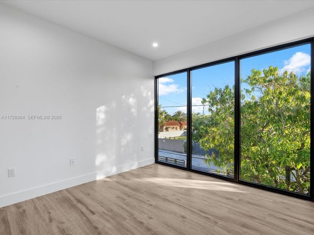 2285 SW 17th Ter, Miami, FL 33145