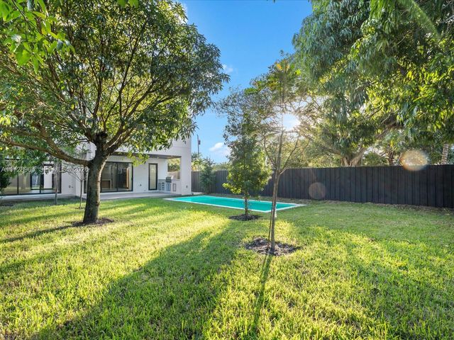 2285 SW 17th Ter, Miami, FL 33145