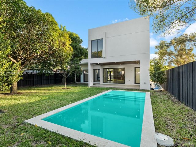 2285 SW 17th Ter, Miami, FL 33145