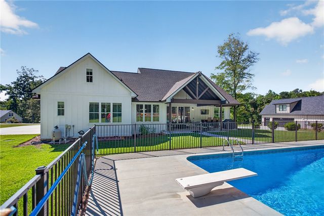 921 Falling Waters Lane, Seneca, SC 29672