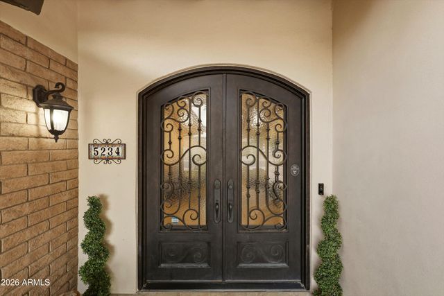 5234 E PARADISE Drive, Scottsdale, AZ 85254