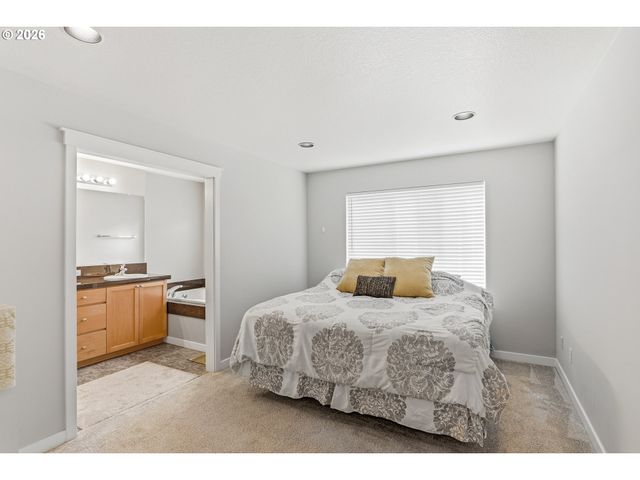 17264 Sw MARTY Ln, Beaverton, OR 97003