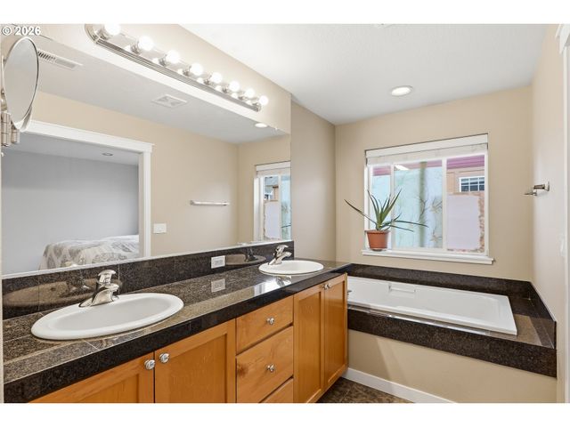 17264 Sw MARTY Ln, Beaverton, OR 97003