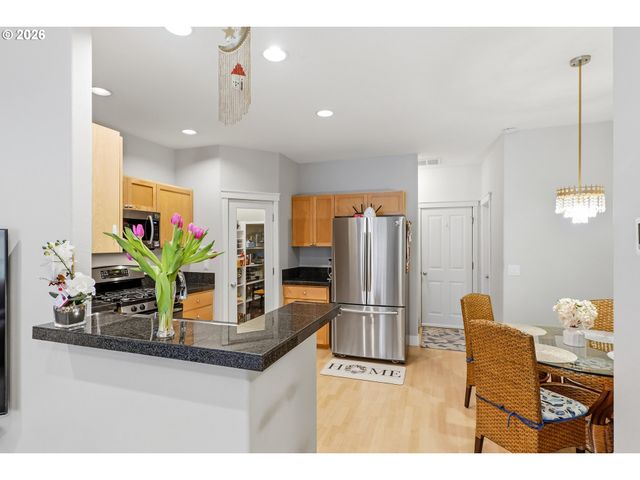 17264 Sw MARTY Ln, Beaverton, OR 97003