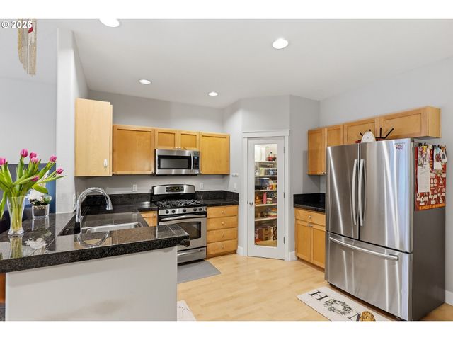 17264 Sw MARTY Ln, Beaverton, OR 97003