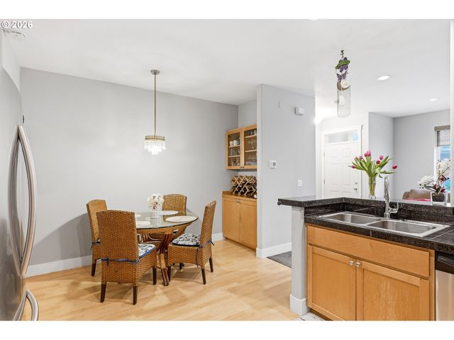 17264 Sw MARTY Ln, Beaverton, OR 97003