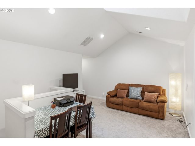 17264 Sw MARTY Ln, Beaverton, OR 97003