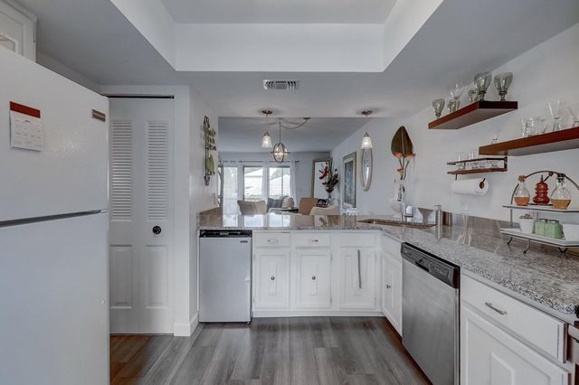 18350 SE Wood Haven Lane J, Jupiter, FL 33469