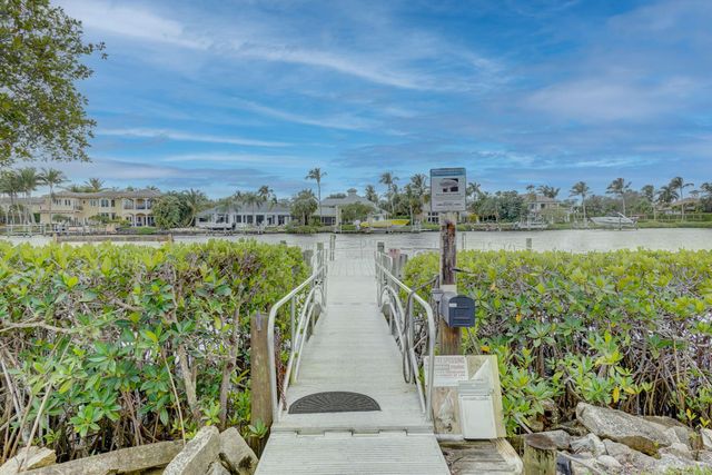 18350 SE Wood Haven Lane J, Jupiter, FL 33469