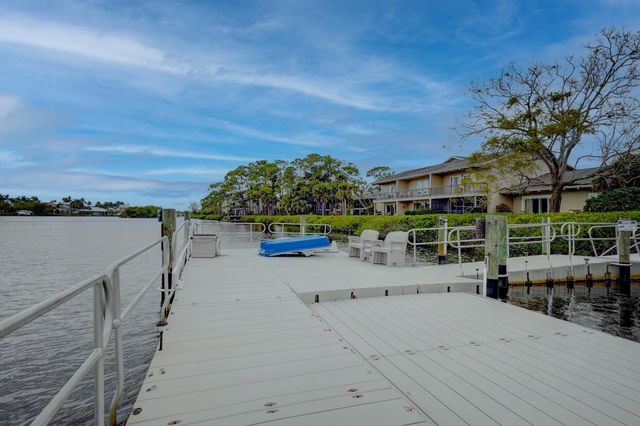 18350 SE Wood Haven Lane J, Jupiter, FL 33469