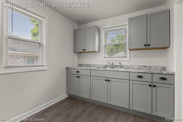 6719 Parkland Street, Dearborn Heights, MI 48127