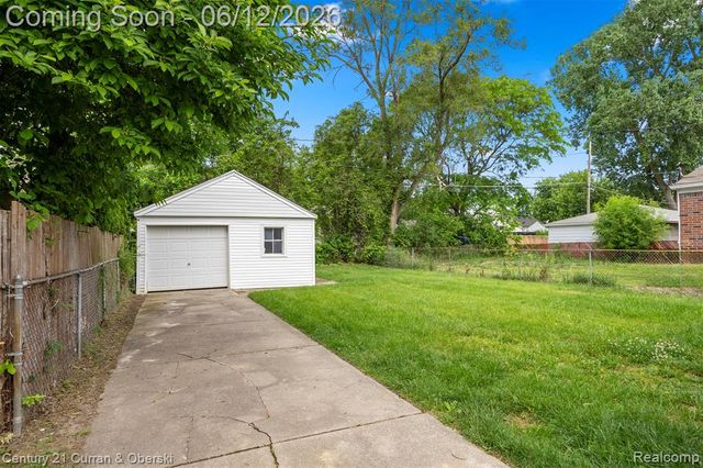 6719 Parkland Street, Dearborn Heights, MI 48127