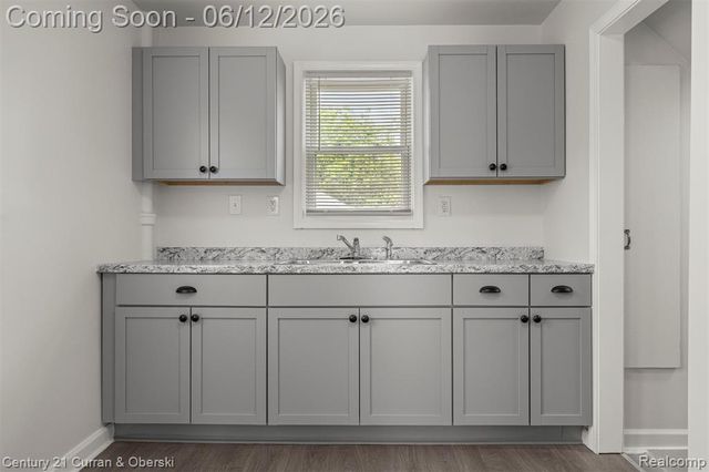 6719 Parkland Street, Dearborn Heights, MI 48127