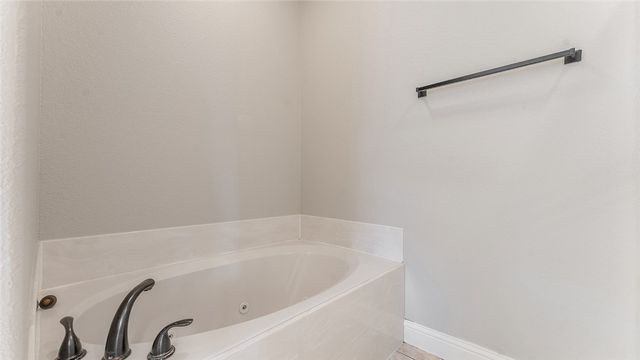 100 NE Chicory Lane, Bentonville, AR 72712