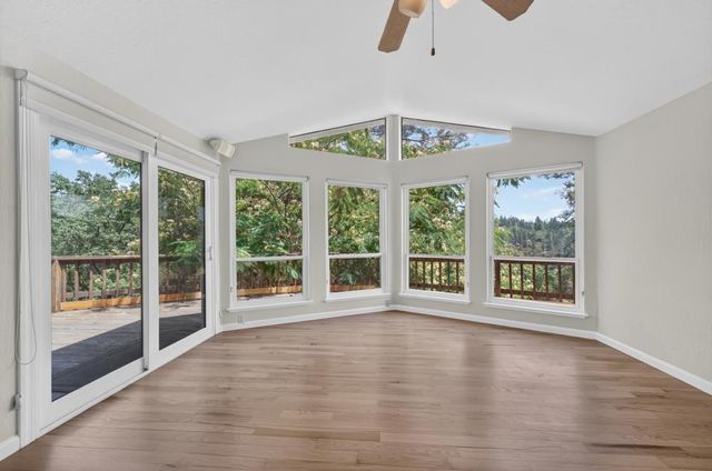 19221 Wolf Creek Rd, Grass Valley, CA 95949