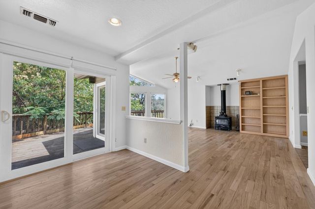 19221 Wolf Creek Rd, Grass Valley, CA 95949