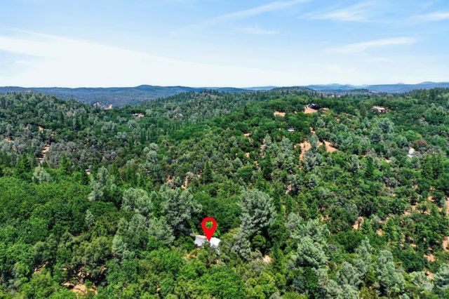 19221 Wolf Creek Rd, Grass Valley, CA 95949