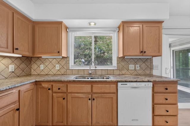 19221 Wolf Creek Rd, Grass Valley, CA 95949