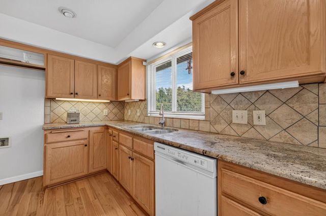 19221 Wolf Creek Rd, Grass Valley, CA 95949