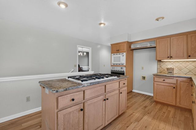 19221 Wolf Creek Rd, Grass Valley, CA 95949