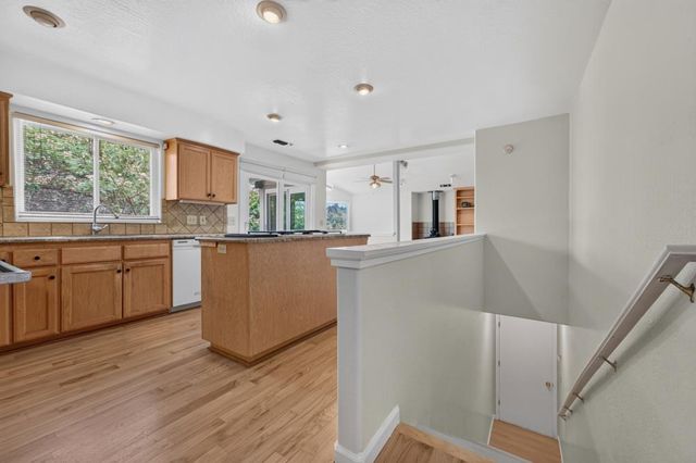 19221 Wolf Creek Rd, Grass Valley, CA 95949