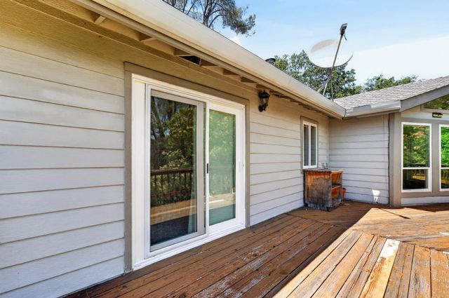 19221 Wolf Creek Rd, Grass Valley, CA 95949