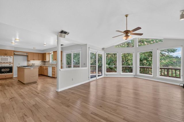 19221 Wolf Creek Rd, Grass Valley, CA 95949