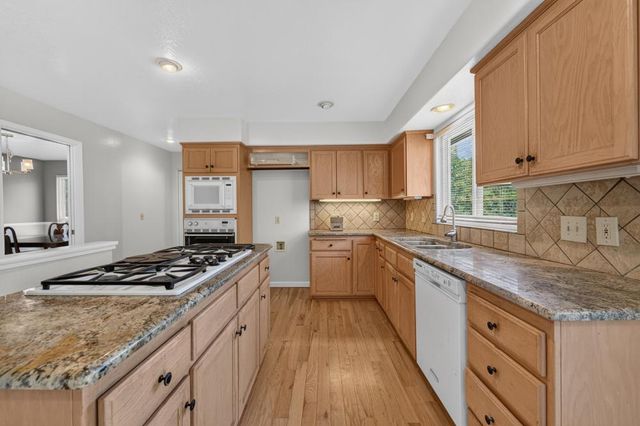 19221 Wolf Creek Rd, Grass Valley, CA 95949