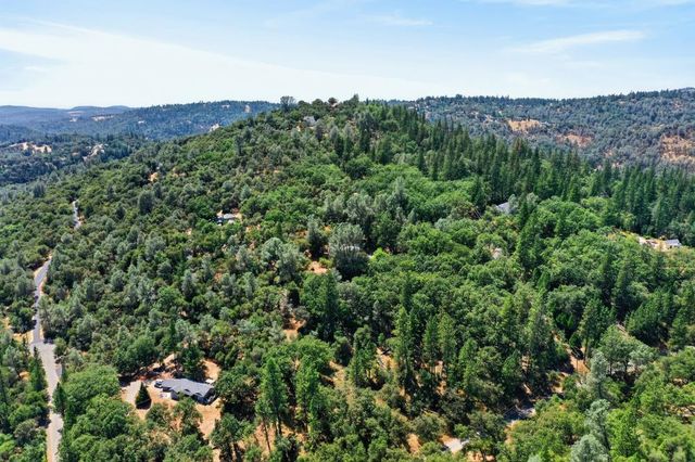 19221 Wolf Creek Rd, Grass Valley, CA 95949