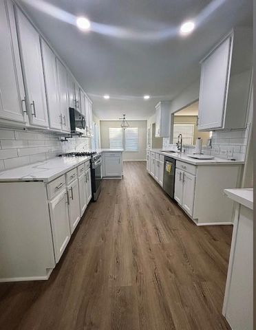 4713 High Creek Ct, Alvin, TX 77511