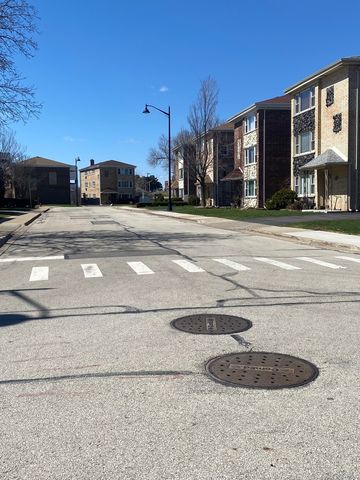 10114 Devon Court, Rosemont, IL 60018