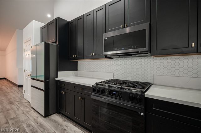 8020 Divernon Avenue, Las Vegas, NV 89149