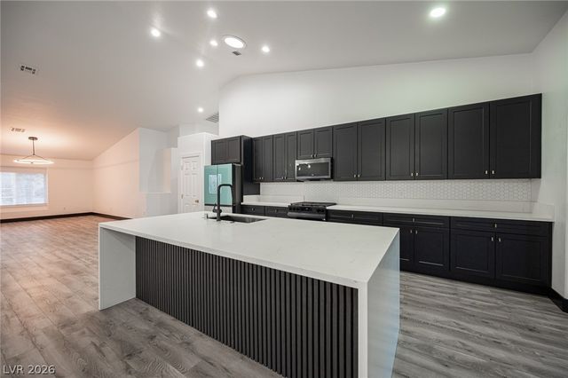 8020 Divernon Avenue, Las Vegas, NV 89149