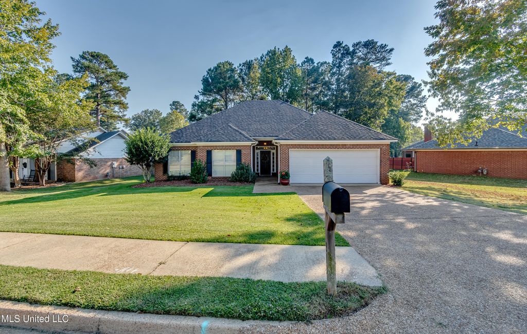 213 Boxwood Circle, Brandon, MS 39047