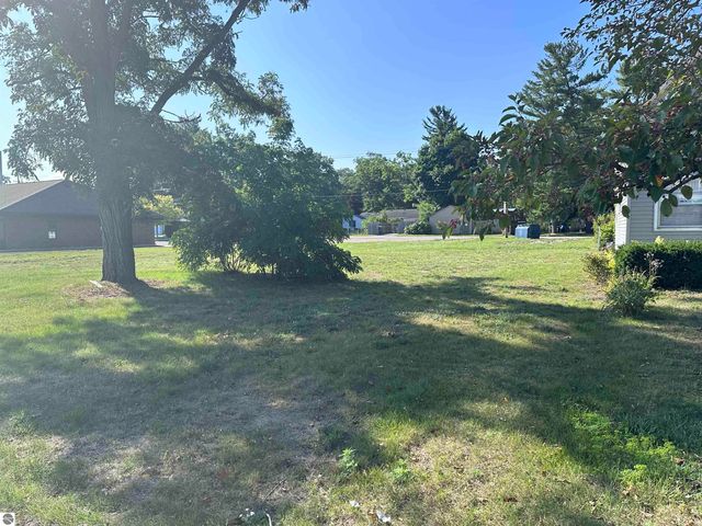 1026-1028 E Front Street, Traverse City, MI 49686