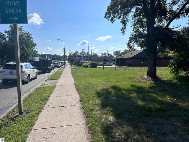 1026-1028 E Front Street, Traverse City, MI 49686