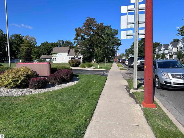 1026-1028 E Front Street, Traverse City, MI 49686