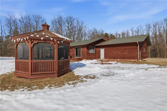 7631 Nine Mile Creek Road, Eau Claire, WI 54701